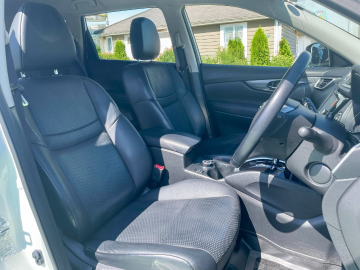 Steering wheel and control panel of Nissan X-Trail – advanced driver features in Hokkaido rental SUV