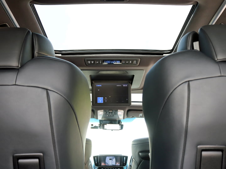 luxury_family van_rental Furano