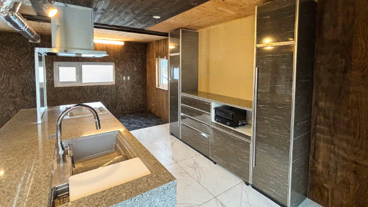 Hokkaido Vacation Rental Villa with Modern Kitchen Appliances and Spacious Dining Area