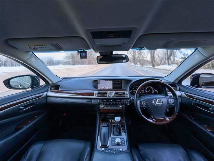 Lexus LS460 driver seat and dashboard – refined interior for Hokkaido car rental customers