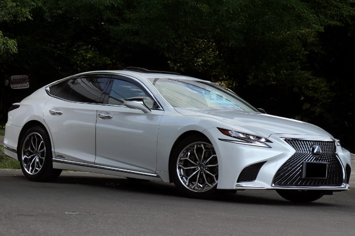 Lexus LS500 car rental Hokkaido – best choice for comfort, class, and performance in Japan