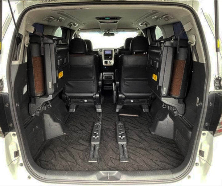 Niseko 7-seater 4WD family van rental