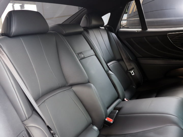Rear seats of Lexus LS500 – spacious and comfortable luxury car rental in Hokkaido