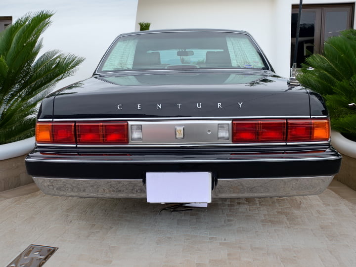 Luxury Car Rental Toyota Century in Sapporo